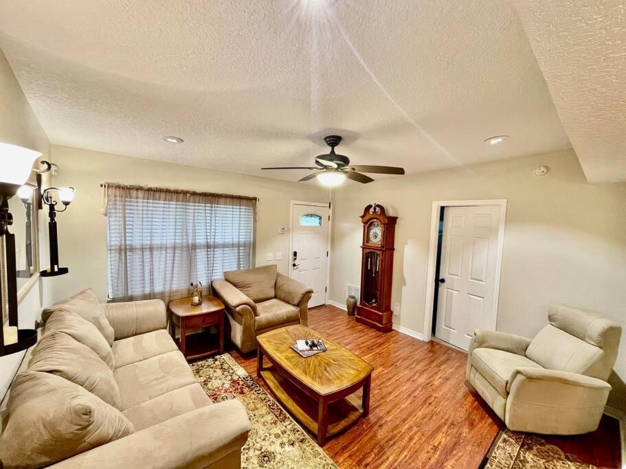 Cozy Modest Home Near Universal Studios/Volcanobay Орландо Екстериор снимка