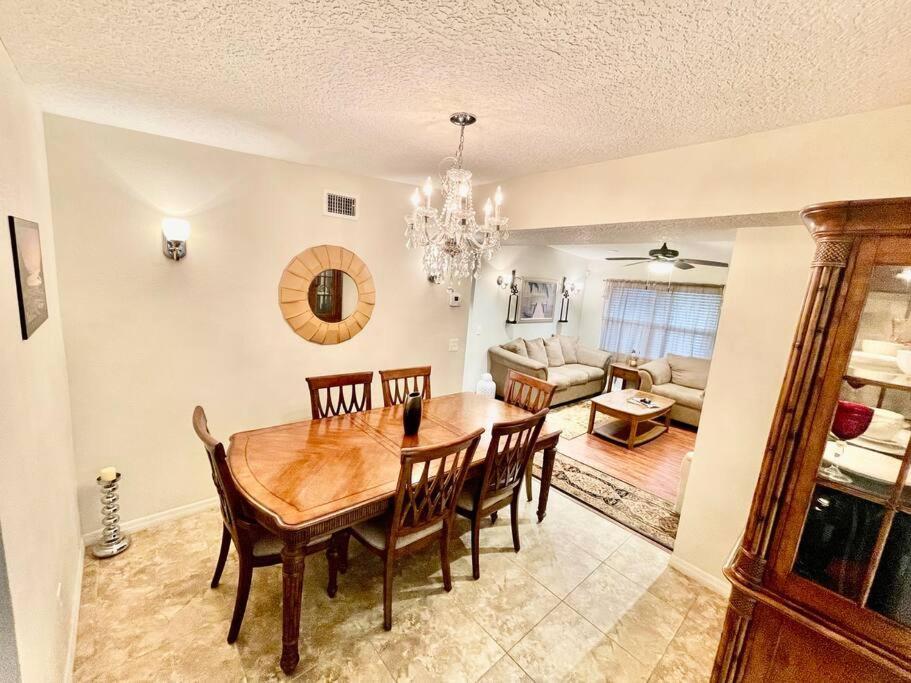 Cozy Modest Home Near Universal Studios/Volcanobay Орландо Екстериор снимка